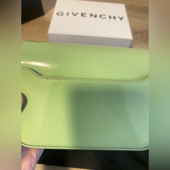 GIVENCHY 4G Pistachio Cross Bag. Brand new in box. Certificate and dust bag - Picture 10 of 15